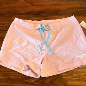 NWT DISCOVERY‎ COVE SIZE MEDIUM BOARD/BEACH SHORTS dolphins